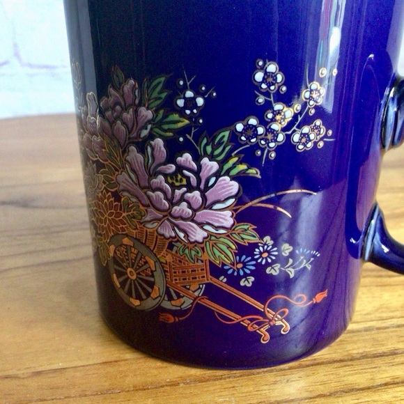 Vintage Cobalt Blue Porcelain Mug with Floral Design - Japan - Picture 6 of 8